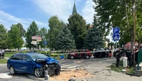 Ako z akčného filmu. Polícia opísala naháňačku, po ktorej je niekoľko zranených a tri zdemolované autá