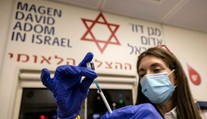 Izrael začne očkovať proti covidu štvrtou dávkou vakcíny