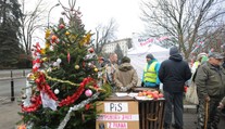 Poľská vládna strana zmenila názor. Novinárov v parlamente neobmedzí