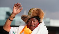 Tento muž vystúpil na Mount Everest už 23. raz. Znovu prekonal svetový rekord