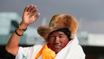Tento muž vystúpil na Mount Everest už 23. raz. Znovu prekonal svetový rekord