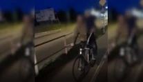 VIDEO: Takto sa deti na bicykli nevozia. Otec v Trnave ohrozil život syna nebezpečnou jazdou