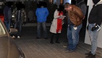 Razia na strednom Slovensku. Traja podozriví vylákali od mužov nahé fotky, potom ich vydierali