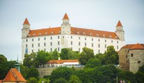 VIDEO: V maďarskej televízii sa pri hymne objavuje na záberoch Bratislavský hrad. Korčok apeluje na Fica, aby zakročil