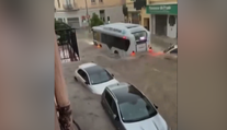 VIDEO: Francúzske mesto Cannes zasiahla prívalová povodeň. Brala so sebou všetko, čo jej prišlo do cesty