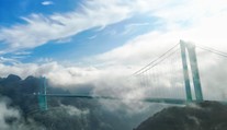 FOTO+VIDEO: Zázrak stavebného inžinierstva. Najvyšší most sveta otvorili pre dopravu