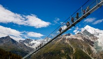 OBRAZOM: Vo Švajčiarsku sprístupnili najdlhší visutý most pre peších na svete