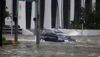 Už takmer 5,8 milióna domácností a podnikov na Floride je bez elektriny