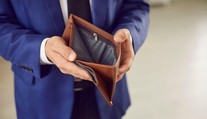 Slováci sa dostávajú do bankrotu. Varovný je najmä rast počtu jednej skupiny