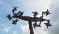 Zábavný park v Nemecku odstavil svoj najnovší kolotoč, ramená pripomínajú hákový kríž