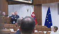 Po potýčke sa debata zvrhla k alkoholu: Poslanci obviňovali Danka a kolegov z vedenia schôdze pod vplyvom