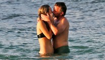 Milovník žien Sean Penn prichytený v náručí mladej herečky. Mohol by jej byť otcom