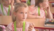 Vyučovanie bez zvonenia, či bez známok. Niektorí prváci sa začali učiť po novom