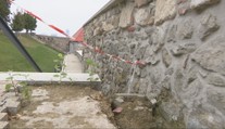 Problém s prasklinami na Bratislavskom hrade trvá dlhšie. Developer tvrdí, že s projektom Vydrica to nesúvisí