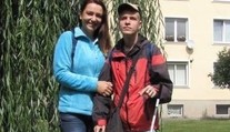 Rodina nevidiaceho chlapca, ktorých v motoreste odmietli obslúžiť, tam prišla znova