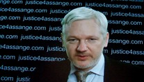 Assange tvrdí, že Rusko nestojí za hakerskými útokmi na amerických demokratov