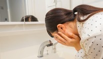 Väčšina ľudí si umýva tvár nesprávne. Expertka odhalila pravidlo, ktoré by ste mali dodržiavať