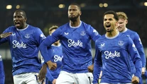 Tri červené karty a vyrovnanie v 98. minúte. Šialené derby o Liverpool bolo v Goodison Parku posledné