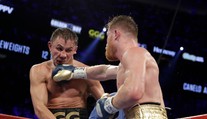 Brutálny súboj o šampióna strednej váhy: Víťazmi sa stali obaja súperi!