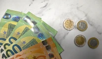 Menej práce, vyššie ceny, pomalý rast platov. Takto vyzerá najbližšia budúcnosť na Slovensku podľa NBS
