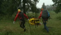 Na vrchole Kriváňa si chcela urobiť fotku. Blesk udrel do mobilu, prešiel telom a vyšiel cez topánku