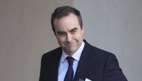 Macron vymenoval nového premiéra. Je ním minister obrany Sébastien Lecornu