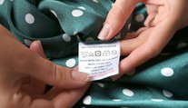 Viete správne ošetriť svoje oblečenie? Vysvetlíme vám, čo presne jednotlivé symboly znamenajú