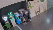VIDEO: Bez trhavín a explózií. Skupina Venezuelčanov vybrala z bankomatov v Bratislave vyše 130-tisíc eur