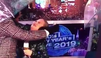 Desivé video: Stačilo málo a Chrissy Teigen by prišla o oko