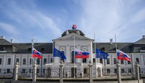V sobotu bude na Slovensku štátny smútok. Prečítajte si, ako je to s oslavami či so športovými podujatiami