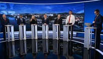 Krava do každej rodiny aj štát riadený umelou inteligenciou. Diskusný maratón na TV Markíza odštartoval prvou predvolebnou debatou