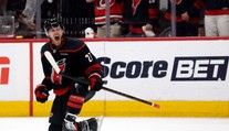 VIDEO: Carolina otočila duel a v play-off je naďalej bezchybná. Vegas predviedlo úspešný vstup
