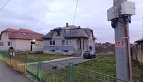 V rodinnom dome v okrese Trebišov objavili mŕtvu ženu (†38). Lekár údajne nevylúčil cudzie zavinenie