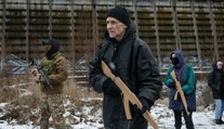 Mladí aj starí: Ukrajinci sú pripravení brániť svoju vlasť. Civilisti trénujú s drevenými zbraňami