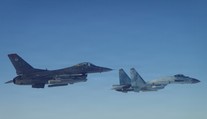 Súboj F-16 a Su-35: Rusi si na mapách vymysleli vlastný postup. Ich pilot tomu zrejme uveril a vletel priamo do pasce