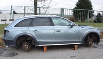 Popradčan našiel svoje zaparkované auto rozobraté: Toto mu z neho ostalo