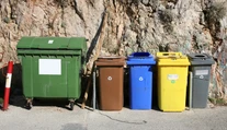 Vyhadzujete do modrého kontajnera tieto papierové výrobky? Robíte chybu, patria do zmesového odpadu