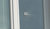 Expolicajt pri čistení guľovnice zasiahol mladú mamičku. Manžel nebohej ženy je z prvého rozhodnutia súdu pobúrený