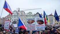 V Prahe sa na podporu prezidenta Pavla zišli desaťtisíce ľudí