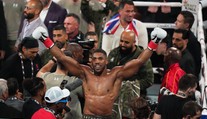 VIDEO: Hviezdny boxer Anthony Joshua mal nehodu v Afrike. Dvaja ľudia zahynuli
