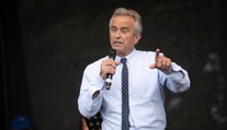 Trumpa chce vyzvať v súboji o Biely dom člen slávneho klanu Kennedyovcov