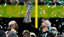 Donald Trump v hľadisku, vybučaná popová hviezda aj tancujúca tenisová legenda. Super Bowl bola jedna šou