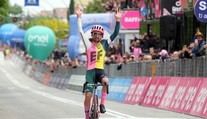 Giro: V prvej bitke favoritov Roglič utrhol Evenepoela, Healy vyhral po hodinovom sóle