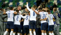 Slováci slávia v Belfaste. Pozrite si reakcie osobností a zahraničných médií na náš postup