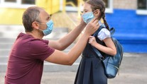 Rodičia prvákov dostanú zvýšený prídavok. Toto treba splniť, aby vám viac ako 100 eur vyplatili