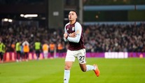 Premier League: Aston Villa potvrdila formu proti Manchestru United. „Červení diabli“ navyše prišli o kapitána