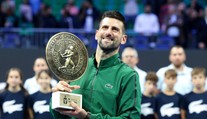 Pred ním sú už len Federer a Connors. Djokovič zdolal Musettiho a dvihol nad hlavu 101. titul v kariére