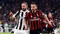 Veľká výmena medzi rivalmi: Higuain z Juve do AC Miláno, opačným smerom zamieril Bonucci