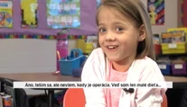 Krásne gesto. Učiteľka daruje žiačke obličku