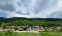 Na východe je nestabilný svah. Presťahovať sa musí všetkých 550 ľudí, varujú geológovia (FOTO)